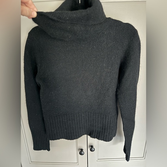 Vintage BCBG lambswool blend sweater - Picture 3 of 4